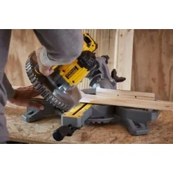 INGLETEADORA 7.1/4" 20V S/BAT SCM701-B2 STANLEY
