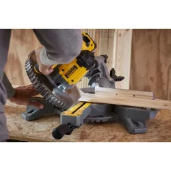 INGLETEADORA 7.1/4" 20V S/BAT SCM701-B2 STANLEY